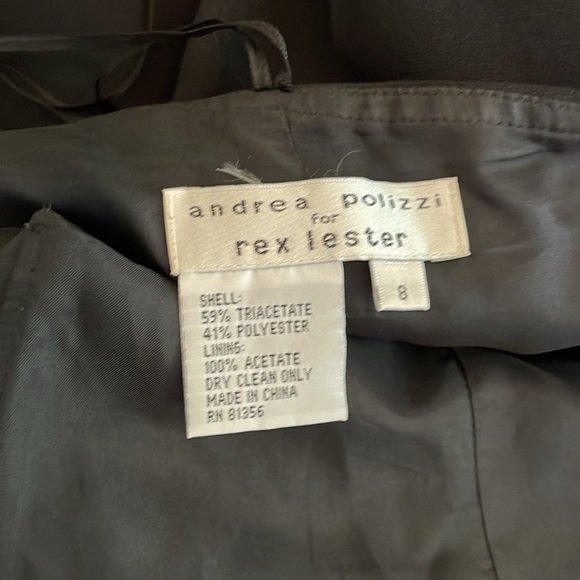 Classy long gown with satin detail - Picture 2 of 2